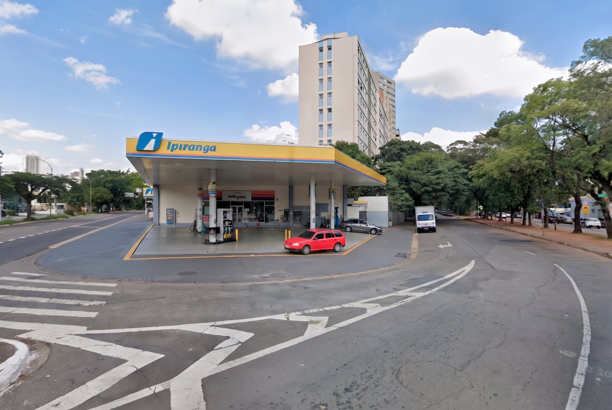 Posto Ipiranga de esquina na Av. Vital Brasil, no Butantã, São Paulo
