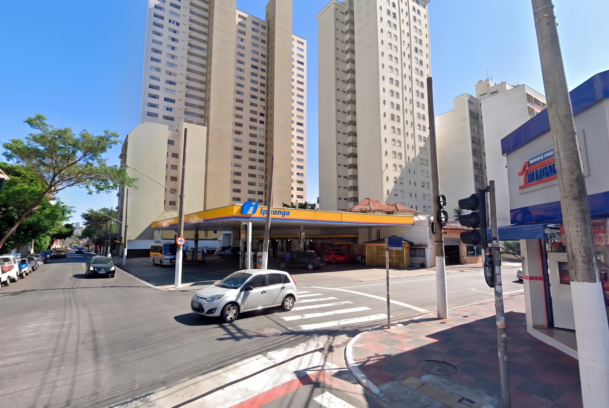 Posto Ipiranga de esquina na Alameda Eduardo Prado, na Barra Funda, São Paulo